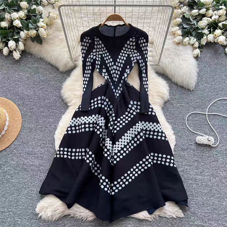 Elegant Polka Dot Pleated Dres - Ethnic Fashion Dress reseña y precio