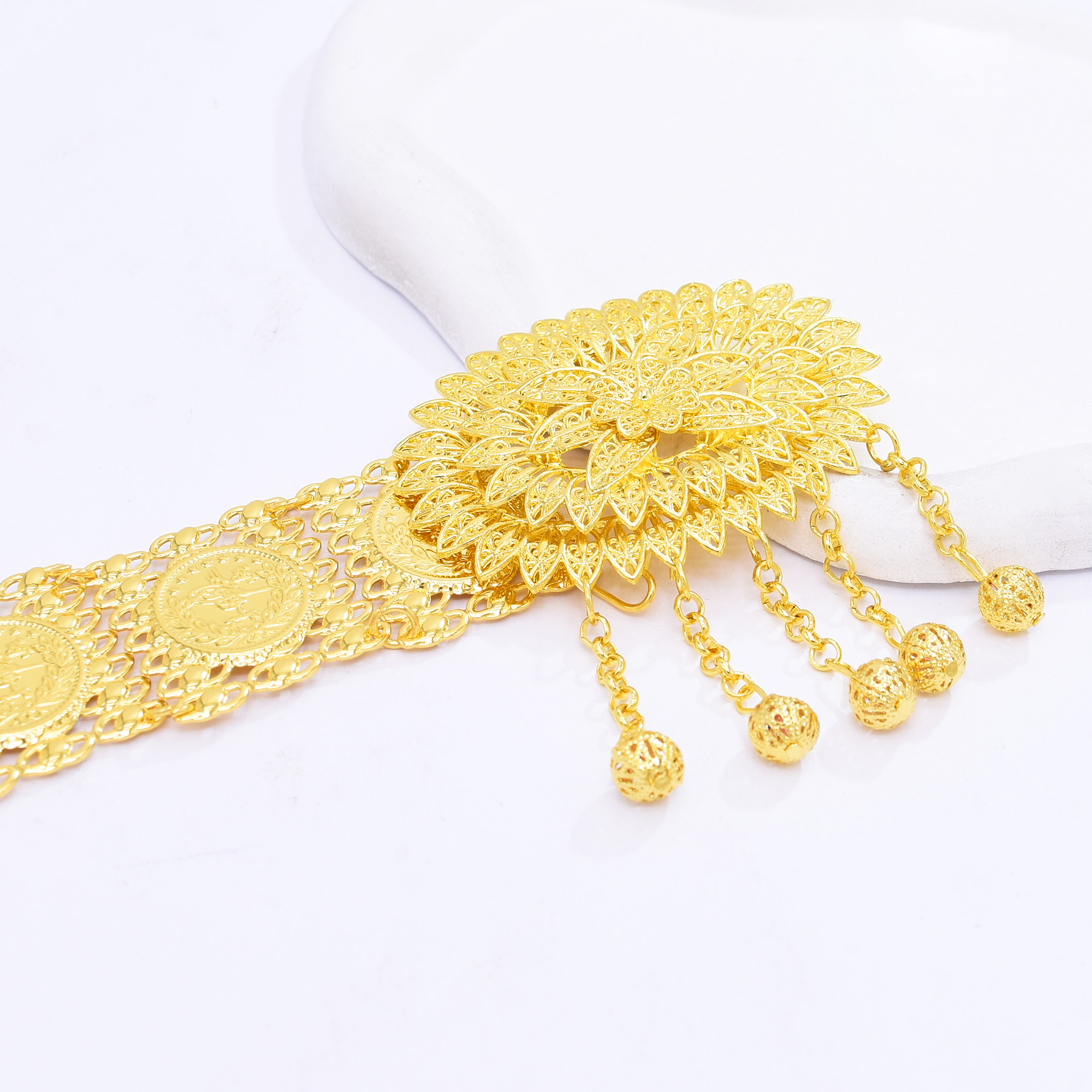 Golden Alloy Carved Hollow Geo - Ethnic Fashion Dress reseña y precio